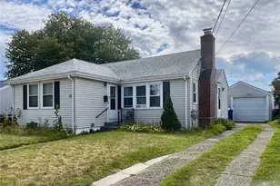 17 Maplewood Dr, Pawtucket, RI 02861 - Photo 1