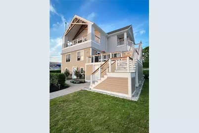 174 Renfrew Avenue #2, Middletown, RI 02842 - Photo 1