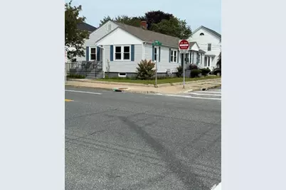 315 Smithfield Avenue, Pawtucket, RI 02860 - Photo 1