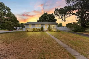 65 Hoyt St, Warwick, RI 02886 - Photo 1