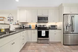 6 Pendleton Pl, Narragansett, RI 02882 - Photo 1