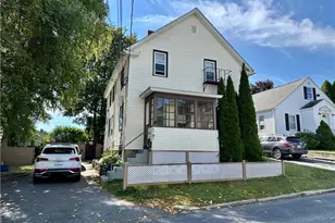 82 Hillcrest Ave, Pawtucket, RI 02860 - Photo 1