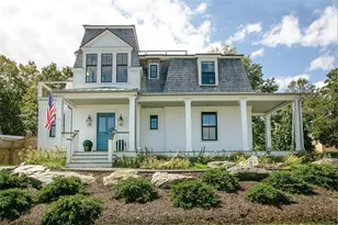 131 Eustis Ave, Newport, RI 02840 - Photo 1