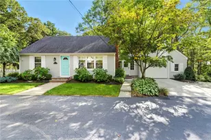 39 Whipple Rd, Smithfield, RI 02917 - Photo 1