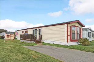 56 Bayview Pkwy, Middletown, RI 02842 - Photo 1