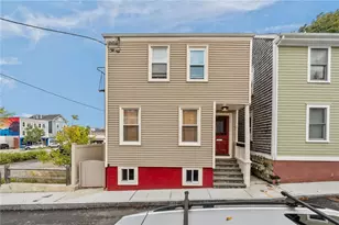 8 Kilburn Ct, Newport, RI 02840 - Photo 1