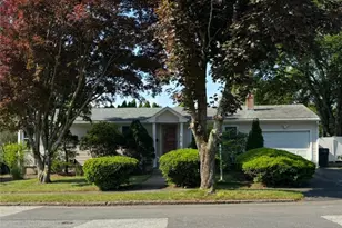 20 Wild Berry Dr, Cranston, RI 02920 - Photo 1