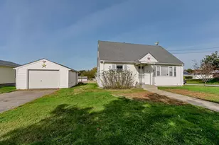 92 Bracket Ave, Tiverton, RI 02878 - Photo 1