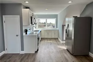 190 E Main Rd, Middletown, RI 02842 - Photo 1