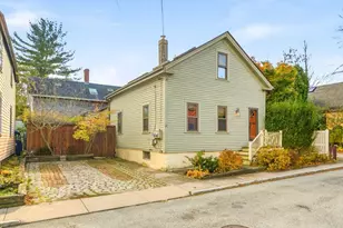 6 Sunshine Ct, Newport, RI 02840 - Photo 1