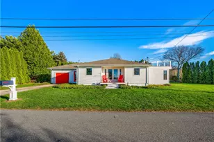 121 Driftwood Dr, Tiverton, RI 02878 - Photo 1