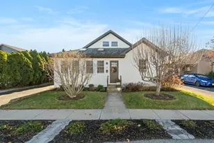 32 Country Club Dr, Warwick, RI 02888 - Photo 1