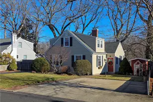 77 Pinecrest Dr, Pawtucket, RI 02861 - Photo 1