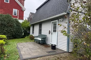 31 Powel Ave, Newport, RI 02840 - Photo 1