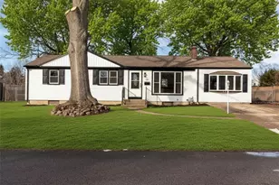 105 Hornet Rd, North Kingstown, RI 02852 - Photo 1