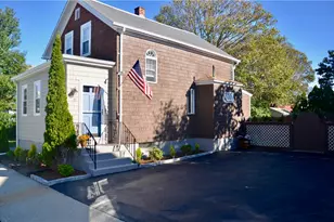 15 Halsey St, Newport, RI 02840 - Photo 1