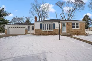 23 Laurelhurst Rd, Cranston, RI 02920 - Photo 1