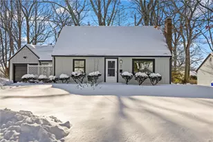 47 Brettonwoods Dr, Cranston, RI 02920 - Photo 1