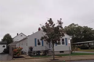 315 Smithfield Ave, Pawtucket, RI 02860 - Photo 1