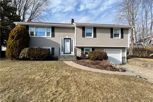 35 Namquid Dr, Middletown, RI 02842 - Photo 1