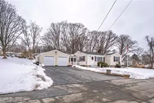 22 Maple Dr, Portsmouth, RI 02871 - Photo 1