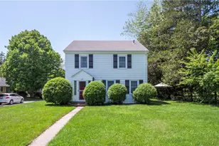 27 Red Cross Ave, Newport, RI 02840 - Photo 1