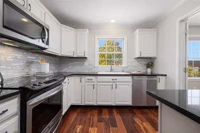 231 Maple Avenue #204, Newport, RI 02840 - Photo 1