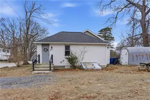 31 Oakhurst Ave, Warwick, RI 02889 - Photo 1