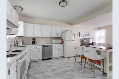27 Thames Street, Newport, RI 02840 - Photo 1