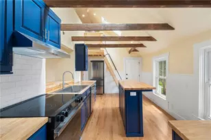 32 Richmond St, Bristol, RI 02809 - Photo 1