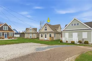 64 Burnside Ave, Narragansett, RI 02882 - Photo 3