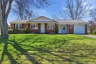 23 Glen Oaks Dr, Cumberland, RI 02864 - Photo 1