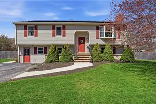 7 Jennifer Dr, Bristol, RI 02809 - Photo 1