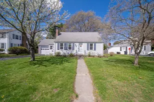 33 Pilgrim Dr, Warwick, RI 02888 - Photo 1