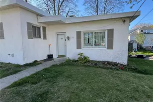 65 Hillcrest Ave, Pawtucket, RI 02860 - Photo 1