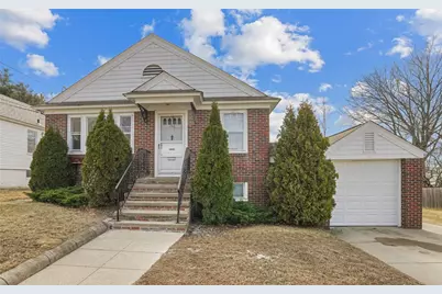 196 Wardlaw Avenue, Providence, RI 02908 - Photo 1