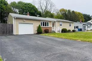 124 Zinnia Dr, Cranston, RI 02920 - Photo 1