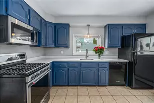 41 Berwick Ln, Cranston, RI 02905 - Photo 1