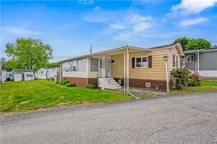 8 Thrid St, Portsmouth, RI 02842 - Photo 1