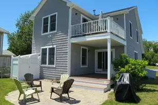 37 Hull St, South Kingstown, RI 02879 - Photo 1