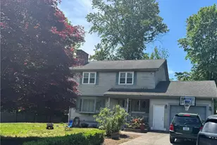 36 Oak Hill Rd, North Kingstown, RI 02852 - Photo 1