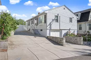 15 Beechwood Ave, Pawtucket, RI 02860 - Photo 1
