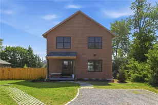 1124 Narragansett Blvd, Cranston, RI 02905 - Photo 1