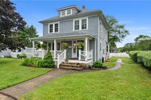 29 Burt St, Warwick, RI 02886 - Photo 1