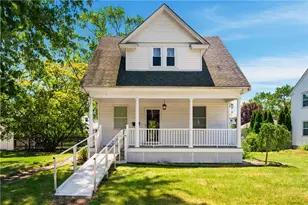40 Greenwood Ave, Warwick, RI 02886 - Photo 1