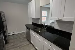 3 Admiralty Dr, Middletown, RI 02842 - Photo 1