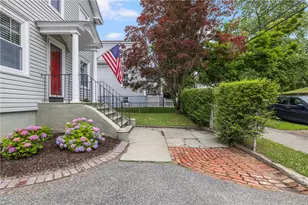 121 Bayview Ave, Bristol, RI 02809 - Photo 1