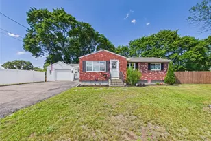 185 Vineyard Rd, Warwick, RI 02889 - Photo 1