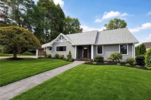 61 Applegate Rd, Cranston, RI 02920 - Photo 1
