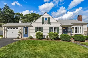 29 Colonial Dr, Lincoln, RI 02865 - Photo 1